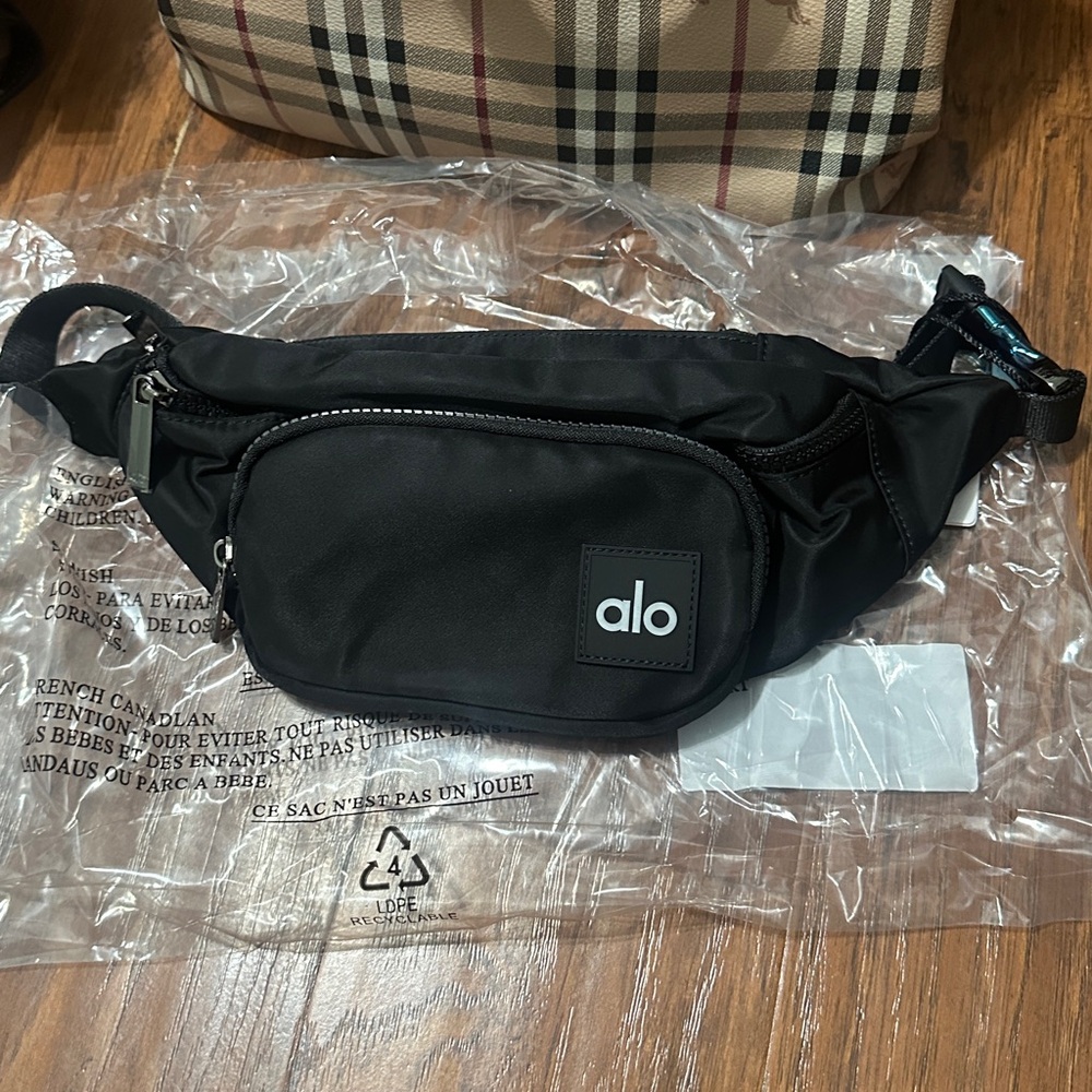 ALO Yoga Black Belt Bag